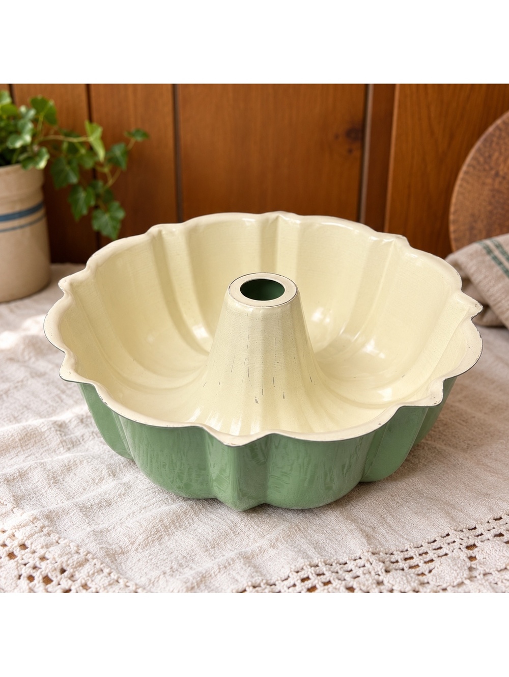 Vintage Green Fluted Tube Cake Pan 10 Inch Retro Kitchen Decor
